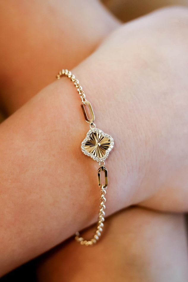 Dorica Toplu Taşsız Yonca Altın Bileklik (4)