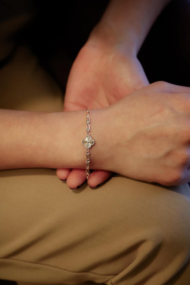 Kalın Kollu Yonca Altın Bileklik (2)