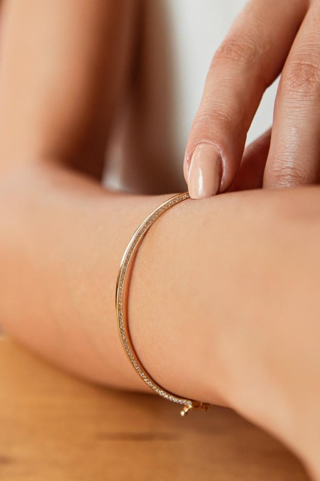 Kenar Taşlı Düz Altın Bilezik (1)