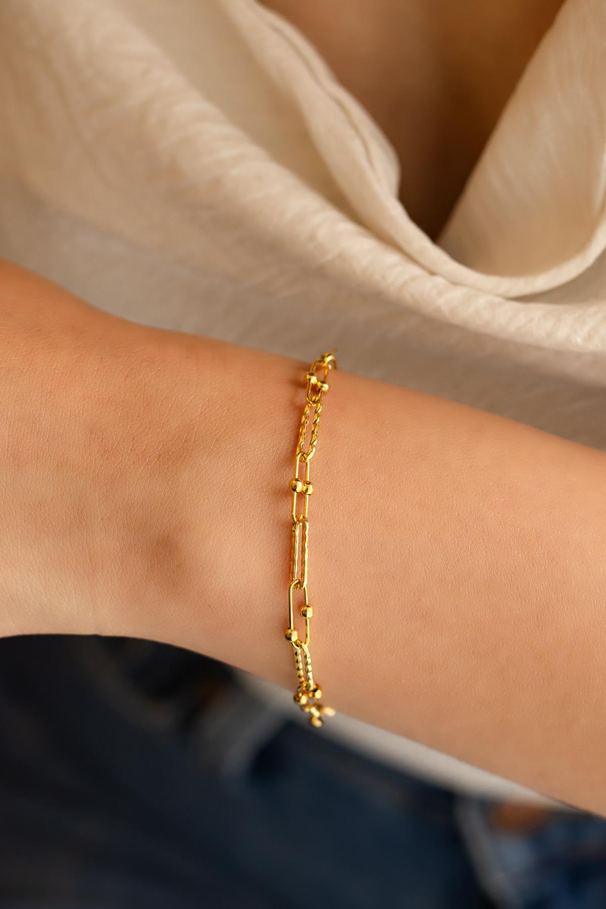 Zarif Düğüm Ataç Altın Bileklik Zarif Düğüm Ataç Altın Bileklik